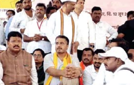 बिना शर्त कर्ज माफी दें, अन्यथा आंदाेलन जारी रहेगा